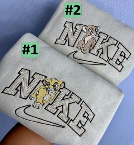 Simba ir Nala – siuvinėtas džemperis