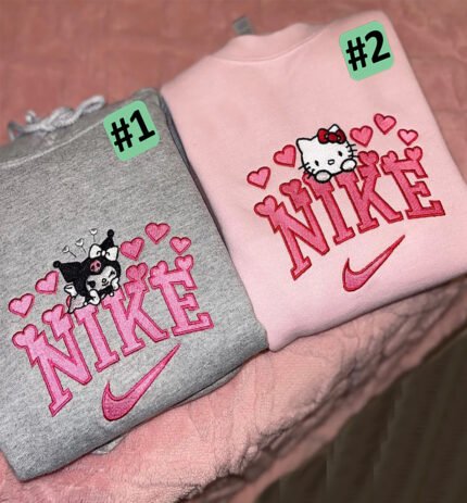 Kurumi & Hello Kitty – siuvinėtas džemperis